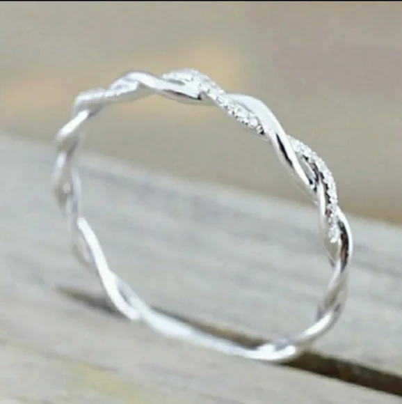 Dazzling Silver Women's Twisted Ring - Picture 3 of 3